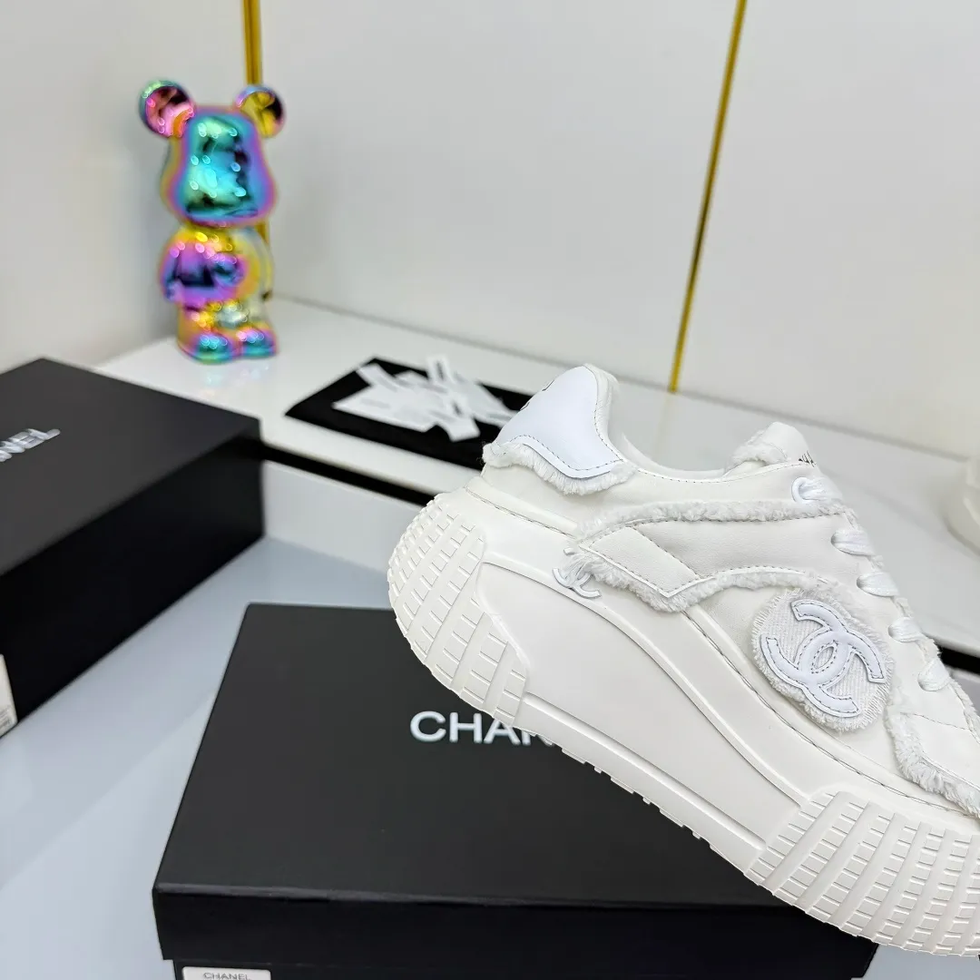 👟👟Ex-factory price 640👟👟 Chanel bread shoes ~ original calfskin panda shoes Chanel 25C latest hot style panda black and white sports shoes casual sneakers Xiaoxiang hot item classic black and white panda color coco girls must pay Fabric: original custom mixed sheepskin lining: original imported breathable mesh lining outsole: Original molded rubber + TPU combination Size: Women's 35-41 Buy now👉